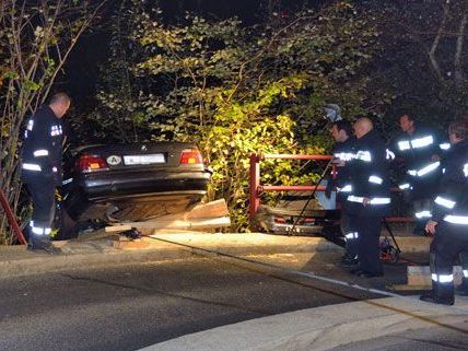 Rund zwei Stunden war die Feuerwehr nach dem Unfall beim Wiener AKH im Einsatz. Rund zwei Stunden war die Feuerwehr nach dem Unfall beim Wiener AKH im Einsatz.