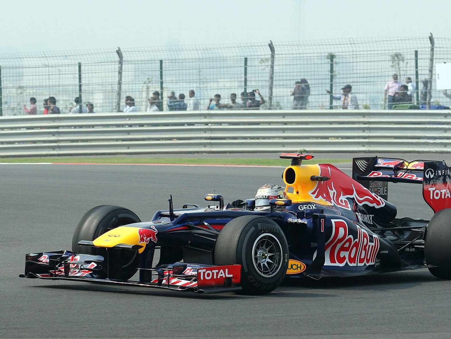 Vettel mit Bestzeit. Vettel mit Bestzeit.