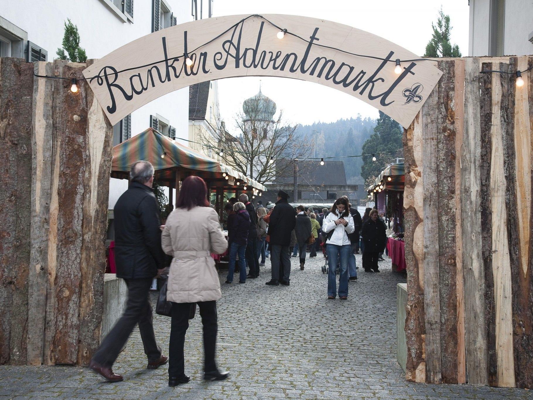 Die Rankler Pfadis laden zu ihrem beliebten Adventmarkt auf den Marktplatz ein.