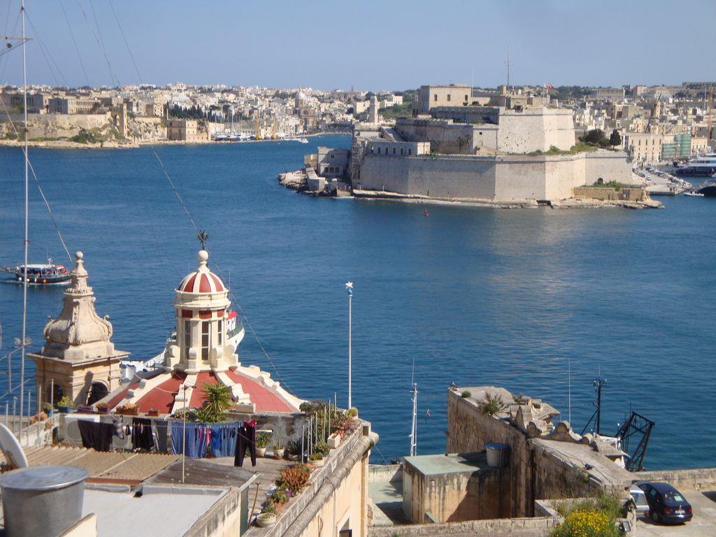 Malta: Durchschnittstemperatur 21 Grad - 6,5 Sonnenstunden.