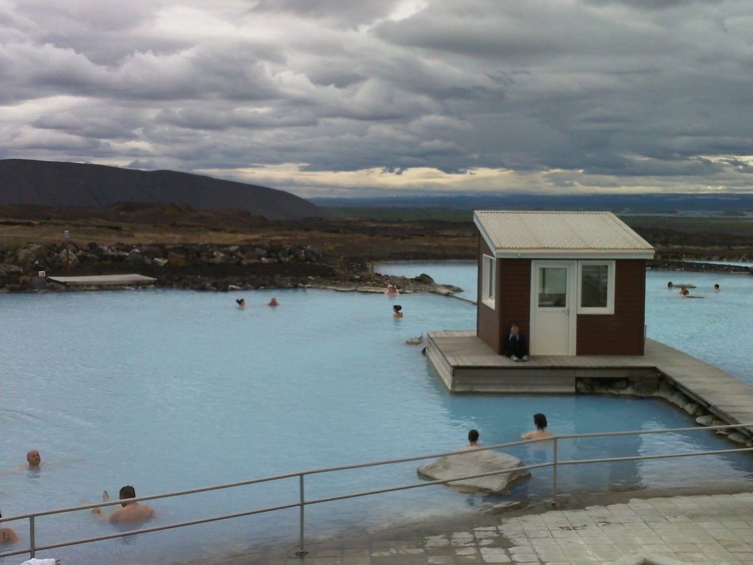 Die blaue Laguna von Myvattn ist nur eines der Höhepunkte einer Island-Reise