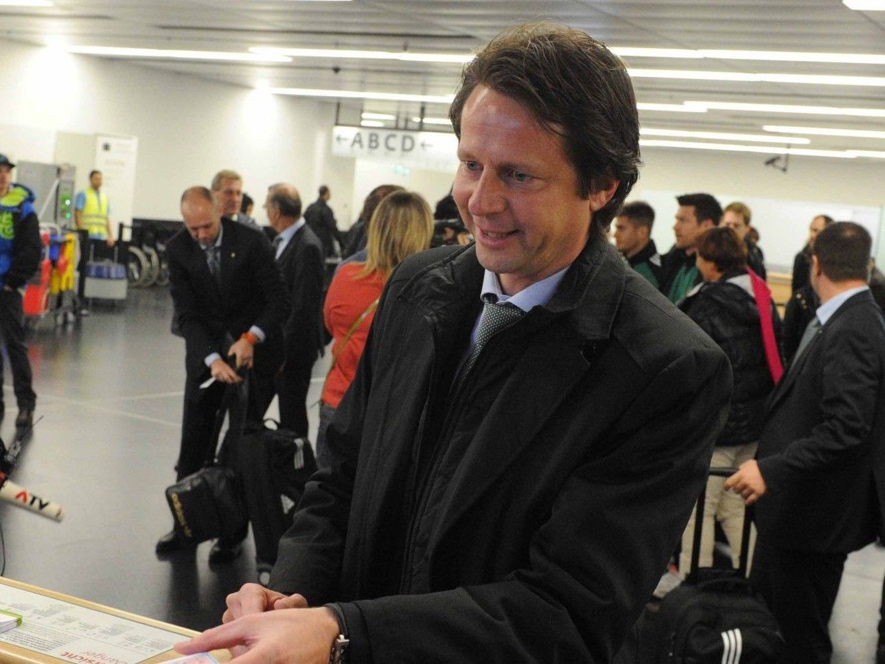 Am Mittwoch flog die Mannschaft des SK Rapid Wien nach Leverkusen. Am Mittwoch flog die Mannschaft des SK Rapid Wien nach Leverkusen.