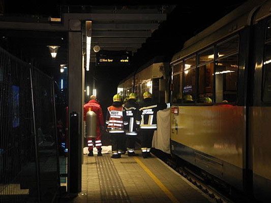 Für den betrunkenen Mann, der unter die Badner Bahn geriet, kam jede Hilfe zu spät Für den betrunkenen Mann, der unter die Badner Bahn geriet, kam jede Hilfe zu spät