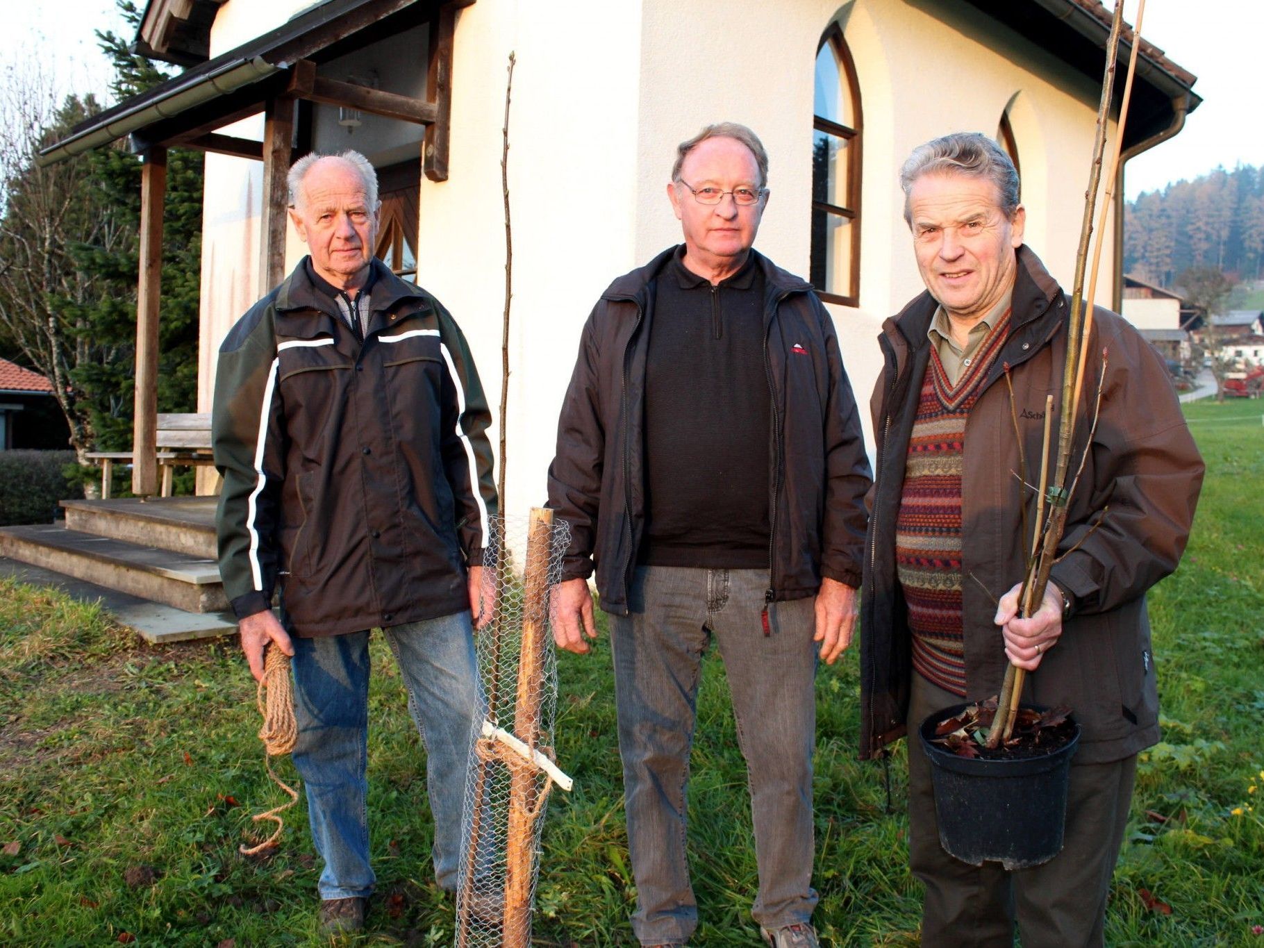 Ernst Sohm, Hermann Moosbrugger und Arthur Beinder bei der Kapelle am Linzenberg. Ernst Sohm, Hermann Moosbrugger und Arthur Beinder bei der Kapelle am Linzenberg.