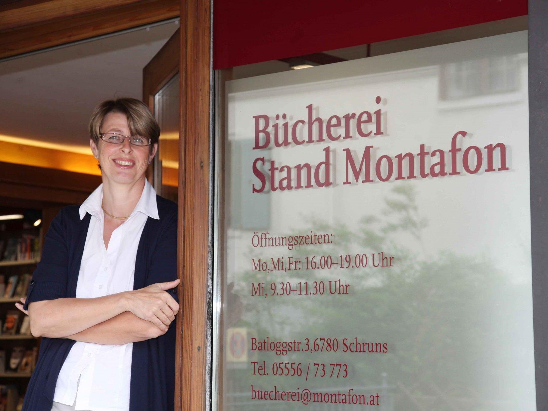 Ursula Vonbrüll managt die Bücherei des Standes Montafon in Schruns.