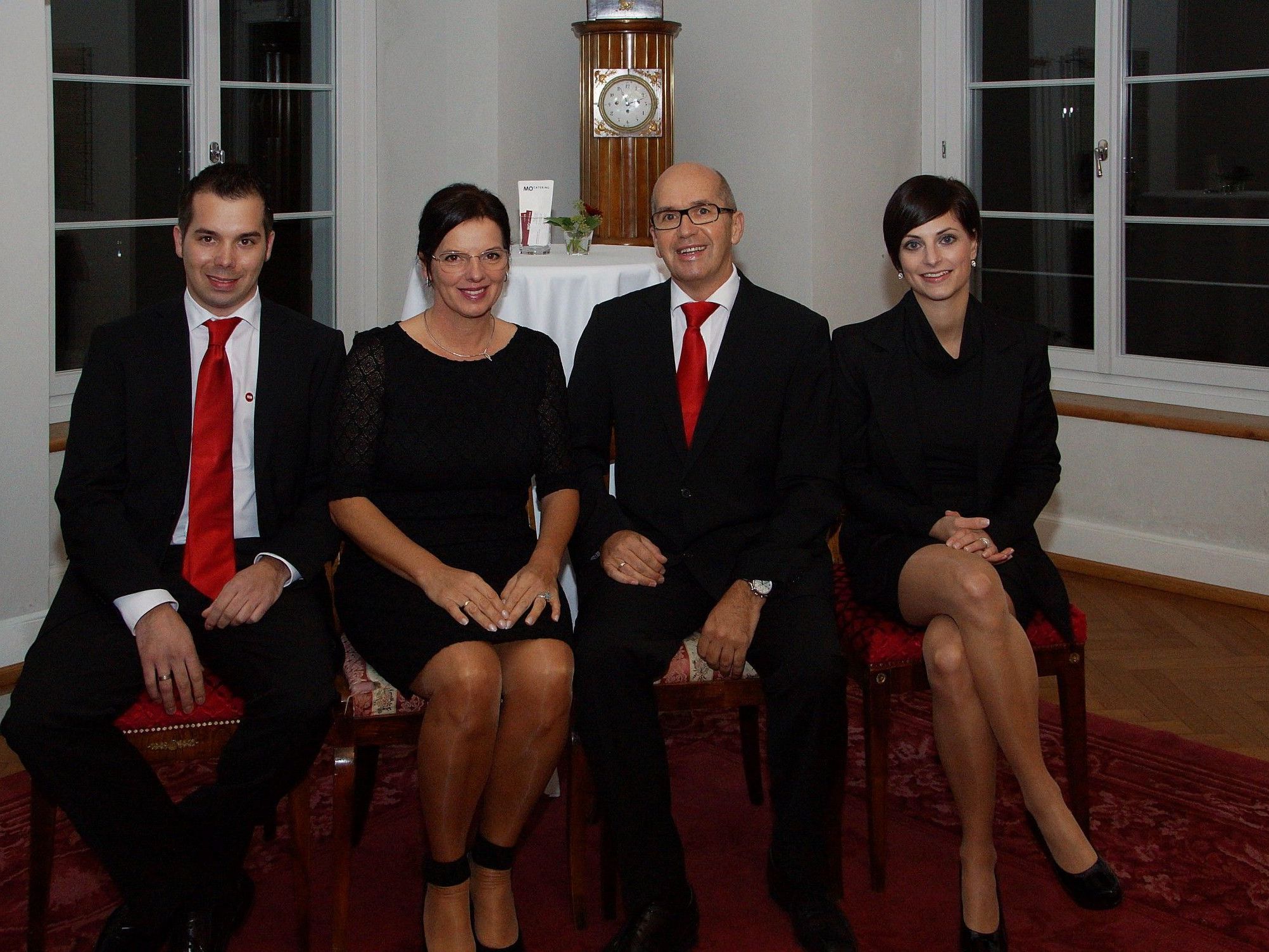Generationswechsel im Hause Optik Bitsche: Thomas mit Annemarie übergibt an Simon mit Jenny. Generationswechsel im Hause Optik Bitsche: Thomas mit Annemarie übergibt an Simon mit Jenny.