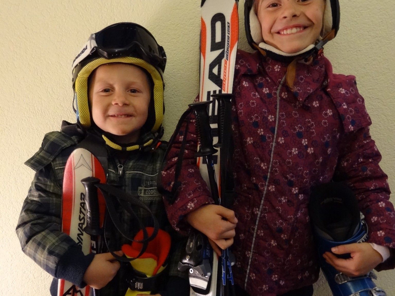 Wintersportartikel für Klein und Groß in der Volksschule Kirchdorf Wintersportartikel für Klein und Groß in der Volksschule Kirchdorf