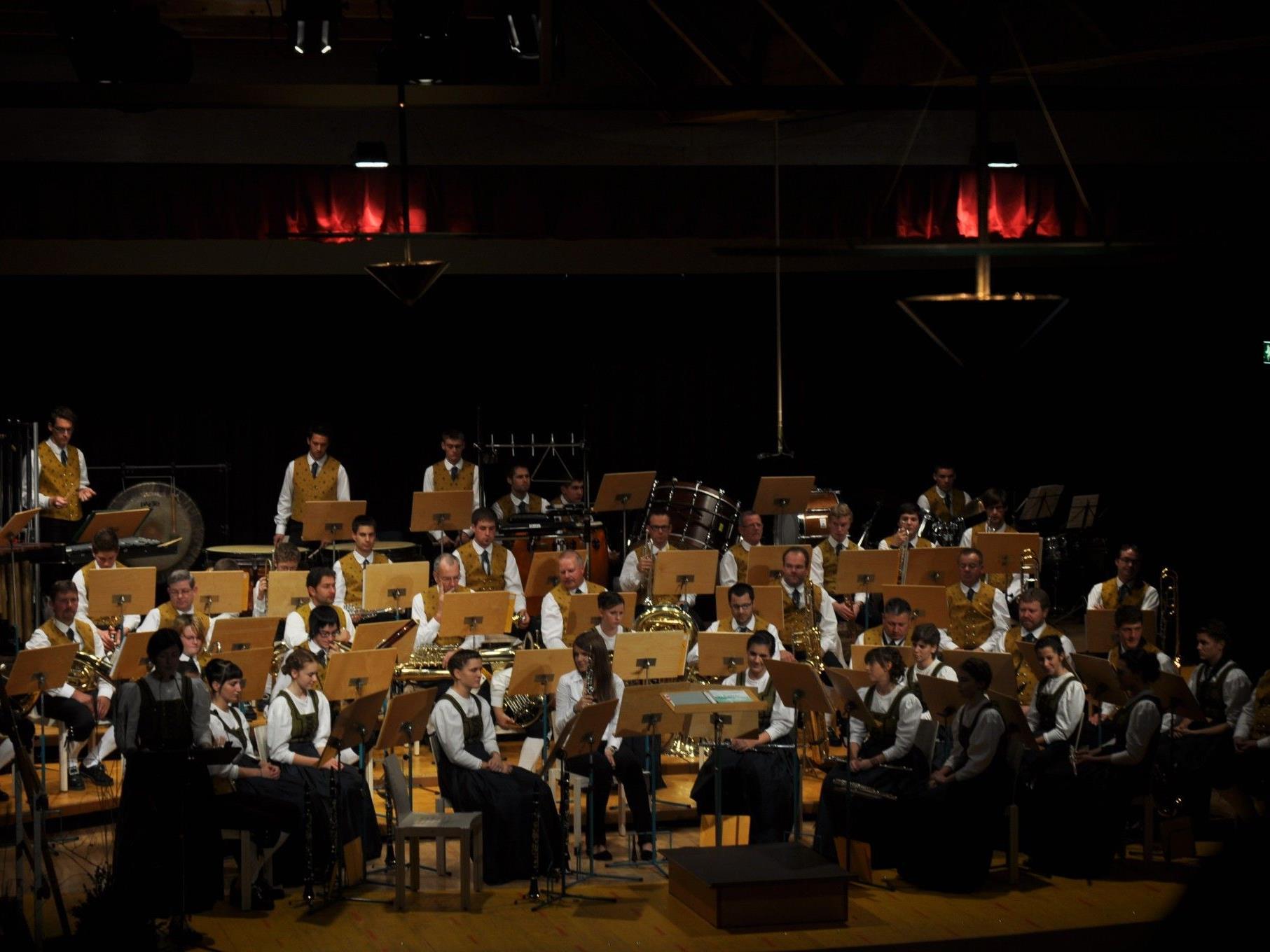 Die Bürgermusik Klaus lädt zum traditionellen Herbstkonzert in den Winzersaal.