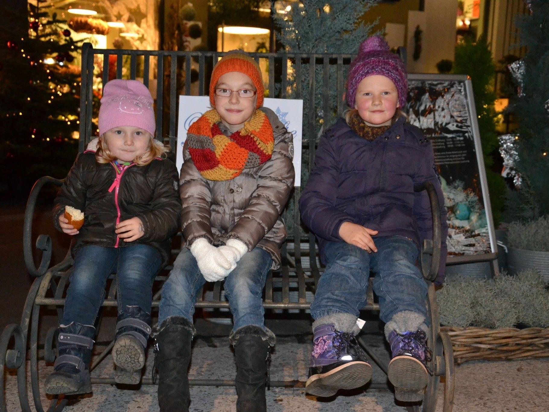 (v.l.) Amina, Amelia & Katharina freuen sich über die schöne Flaniermeile in Götzis.
