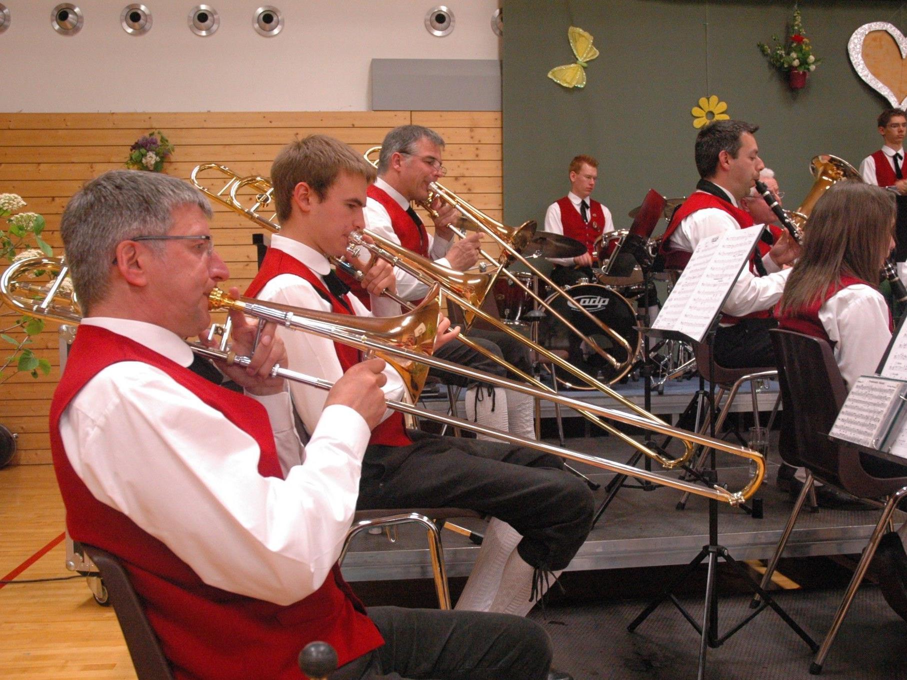 Die Musikanten des Schützenmusikvereines Sulz laden zum Herbstkonzert in den Mehrzwecksaal.