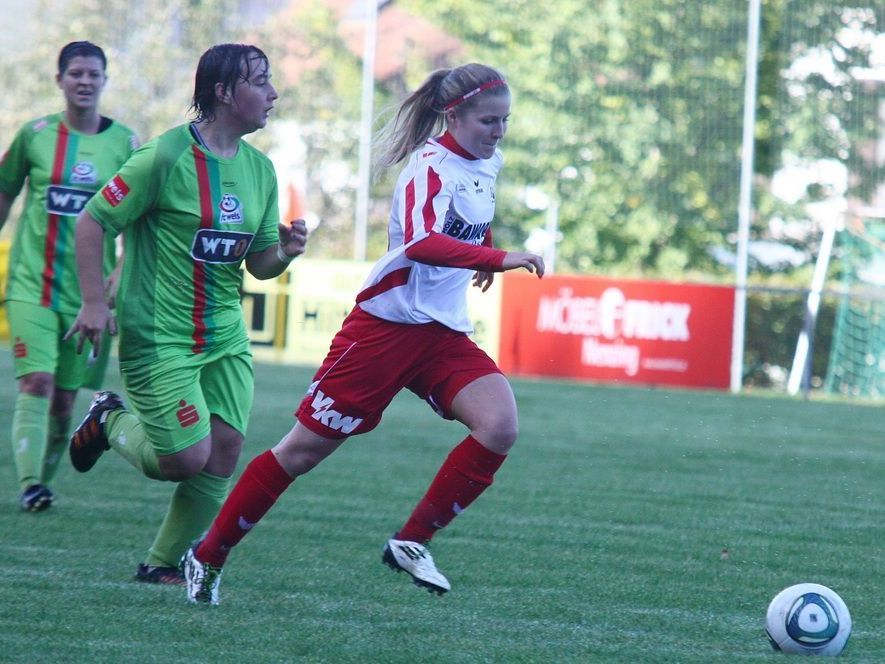 Rankweil Spielerin Stefanie Schilcher traf mit einer schönen Direktabnahme zum 2:1 Rankweil Spielerin Stefanie Schilcher traf mit einer schönen Direktabnahme zum 2:1