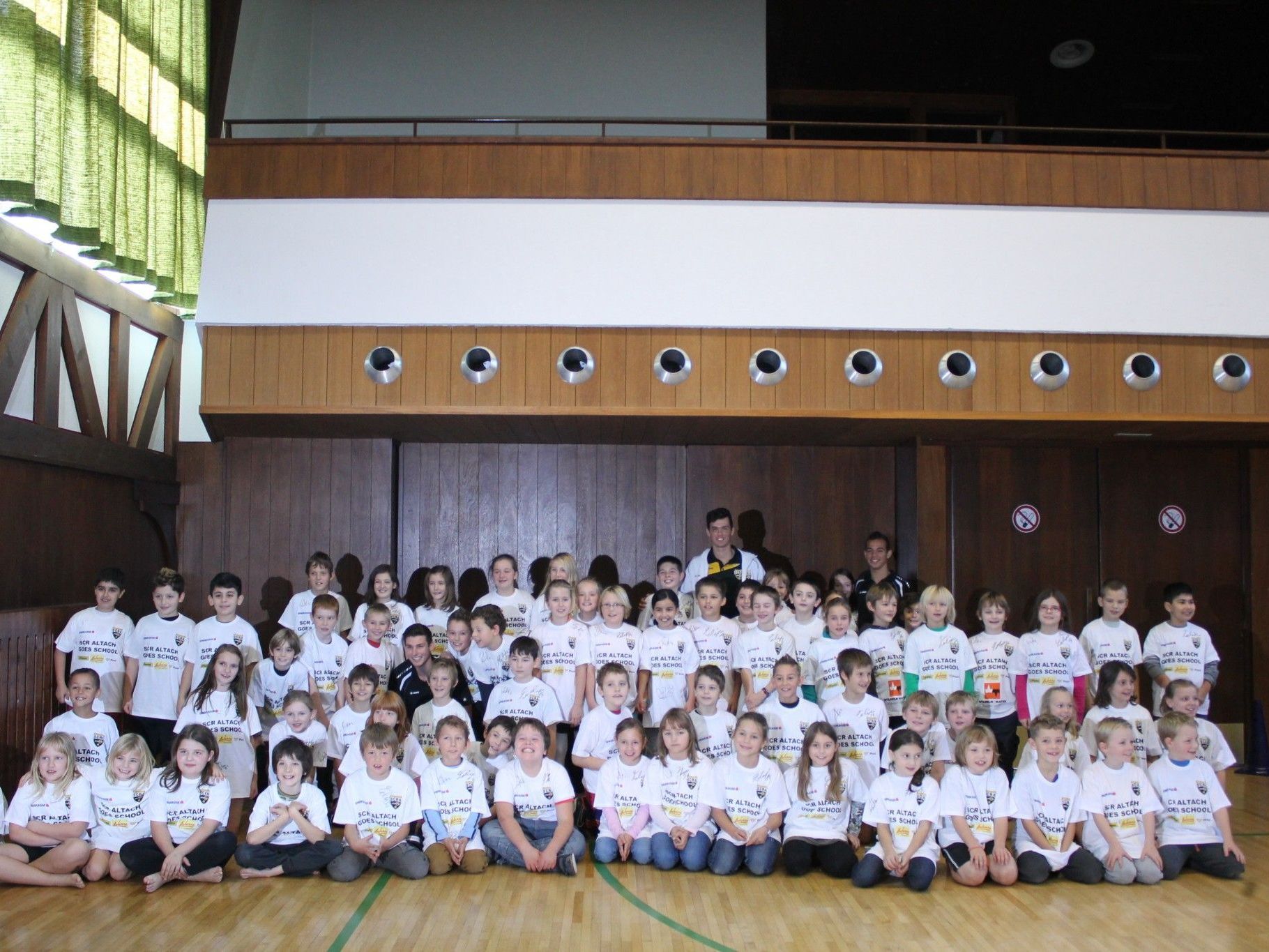 Begeisterte Kinder bei der Fußballaktionj Begeisterte Kinder bei der Fußballaktionj