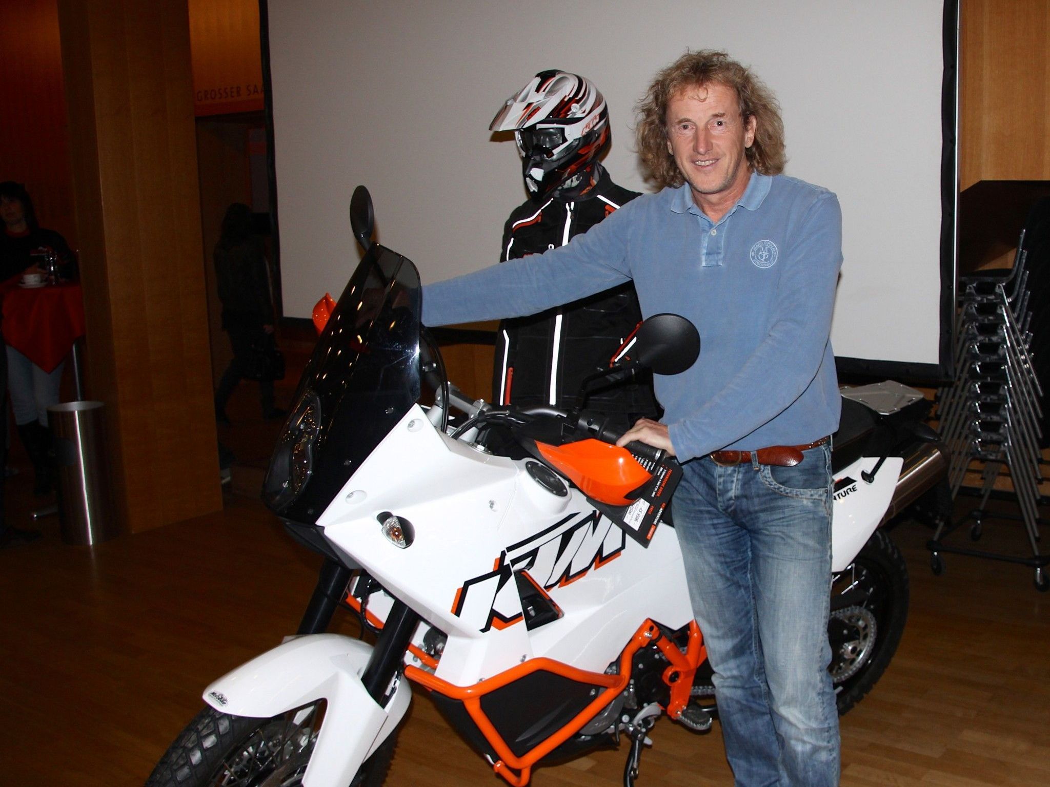 Josef Pichler zeigte sich in der Kulturbühne AmBach mit einem seiner KTM-Motorrädern, die ihn auf allen Reisen ständig begleiten Josef Pichler zeigte sich in der Kulturbühne AmBach mit einem seiner KTM-Motorrädern, die ihn auf allen Reisen ständig begleiten