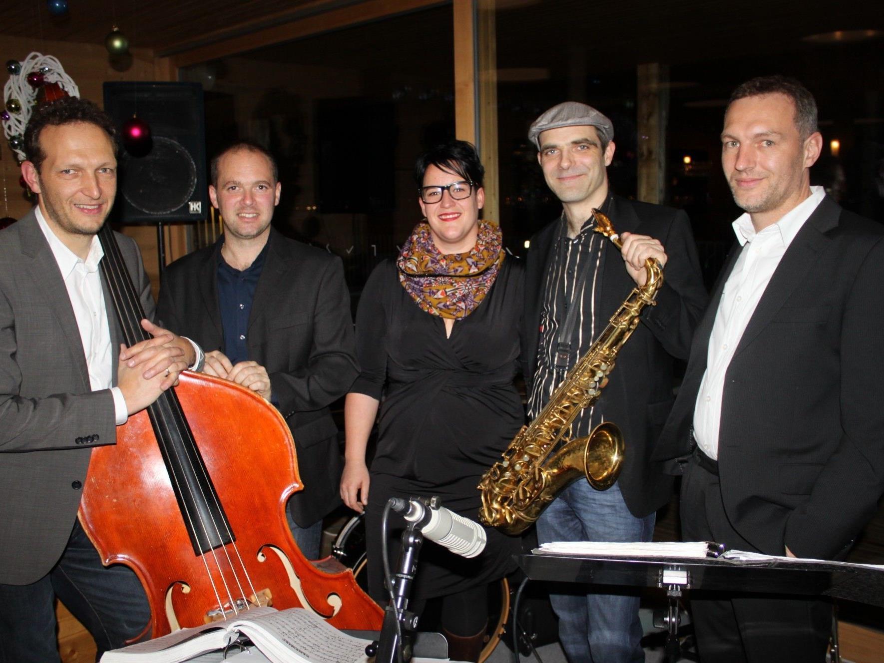 "Easy listening Jazz“ mit dem „Martina Breznik Jazz Quintett“ auf dem Badehaus des Lochauer Seehotel Am Kaiserstrand.