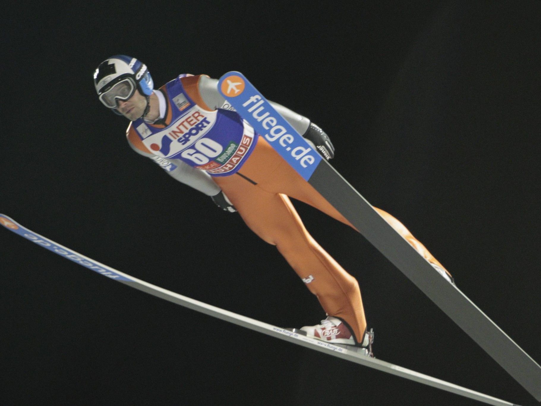 Wolfgang Loitzl steht in der ÖSV-Mannschaft für das Teamspringen in Kuusamo. Wolfgang Loitzl steht in der ÖSV-Mannschaft für das Teamspringen in Kuusamo.
