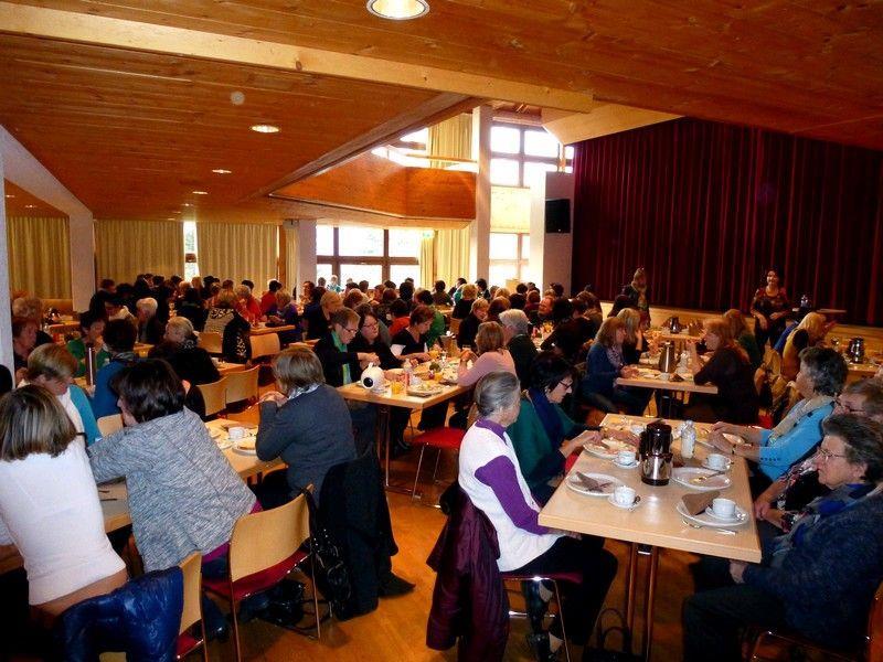 Weit über 100 Frauen lauschten dem Vortrag von Dr. Hadinger im Gemeindesaal Doren.