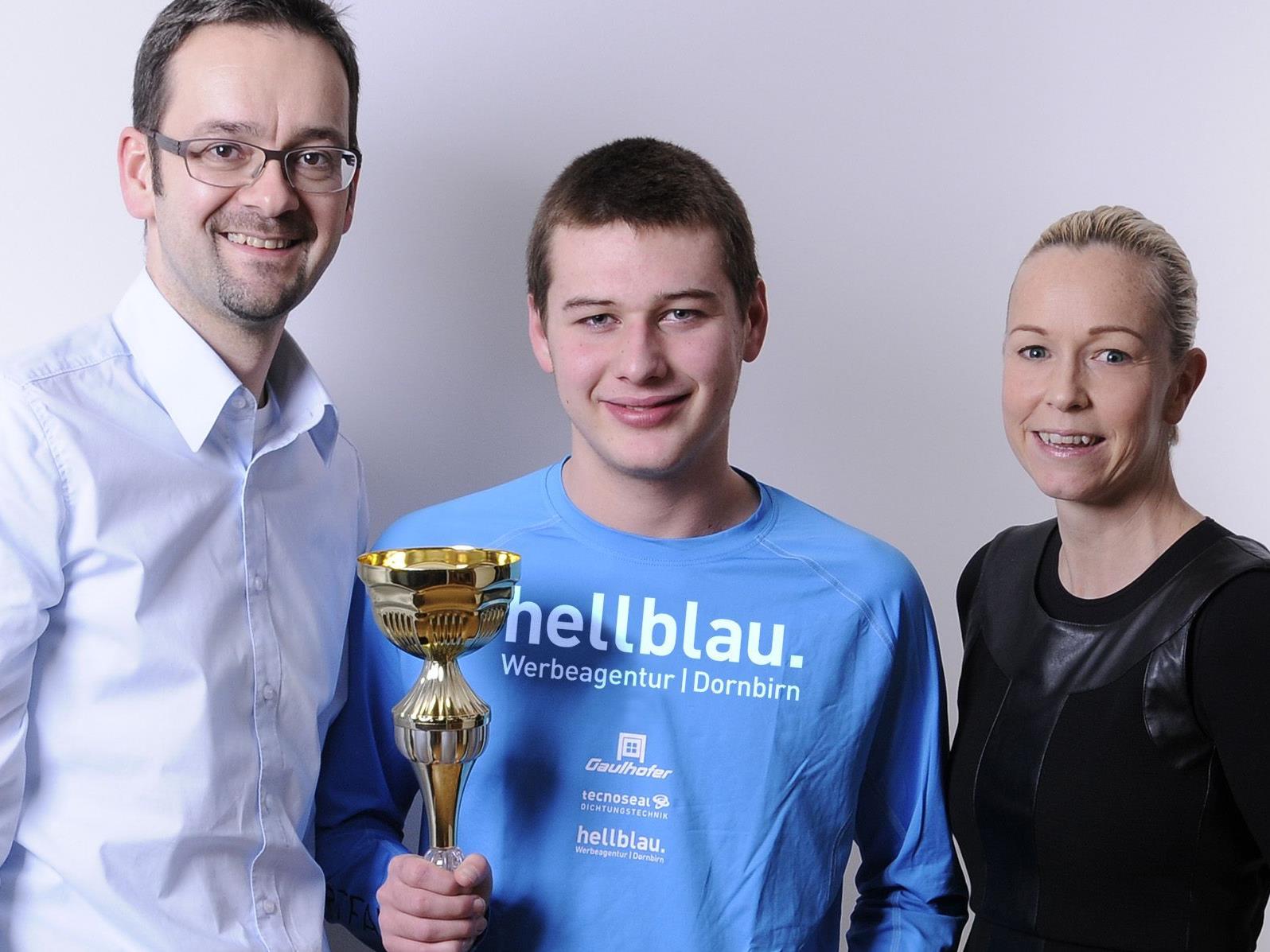 Die Werbeagentur Hellblau unterstützt den Rekord-Schwimmer Yannic Nasswetter aus Mäder.