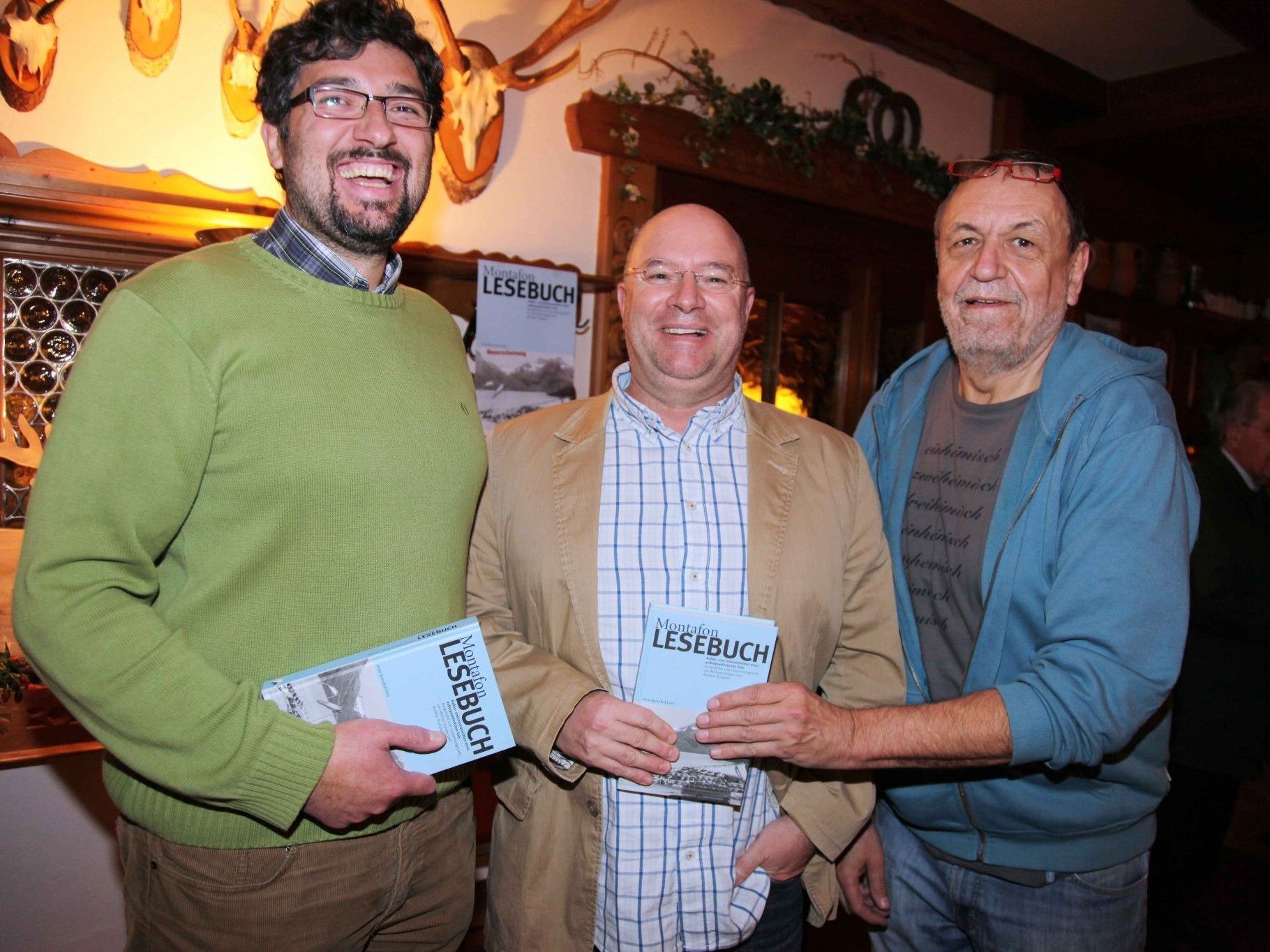 Michael Kasper und Andreas Rudigier mit Ulrich „Gaul“ Gabriel (v. l.) bei der Buchpräsentation.