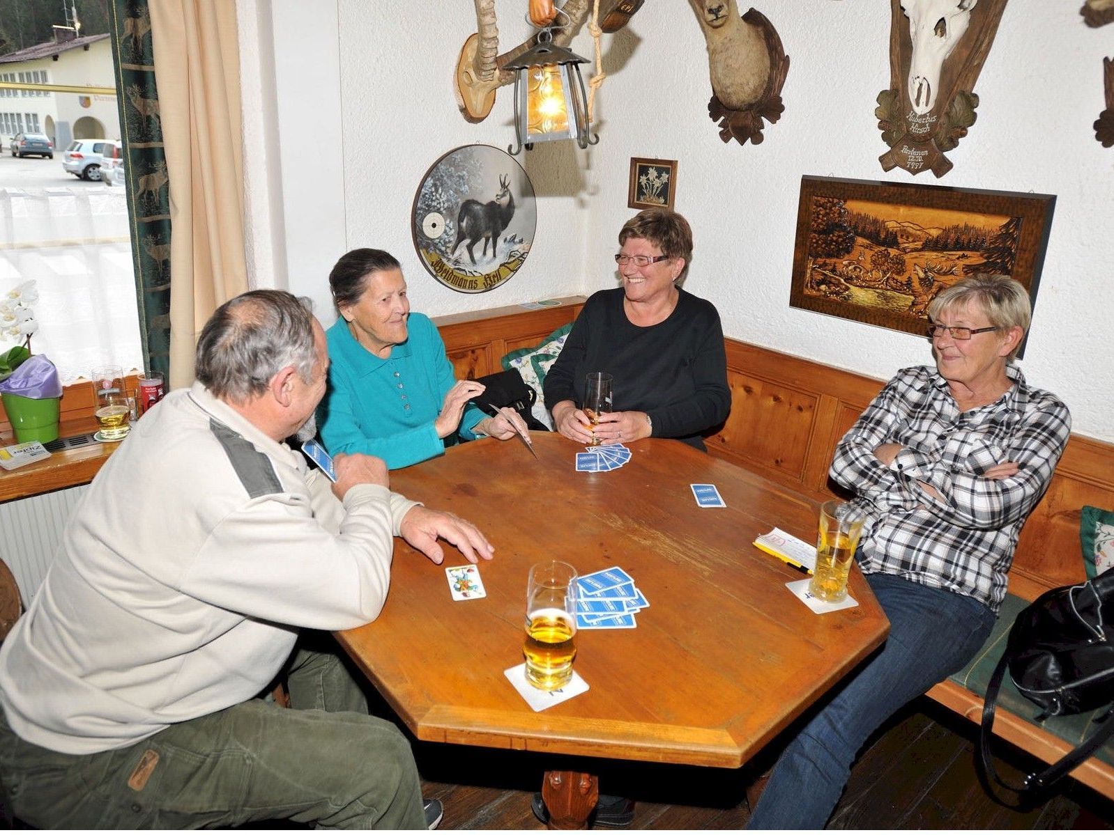 Das traditionelle Preisjassen im Partenerhof erfreut sich großer Beliebtheit. Das traditionelle Preisjassen im Partenerhof erfreut sich großer Beliebtheit.