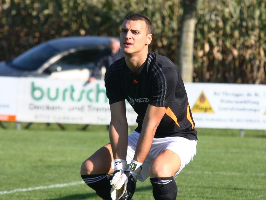Brederis Goalie Dominic Hehle spielt eine unglaublich starke Herbstsaison und träumt vom Halbzeittitel. Brederis Goalie Dominic Hehle spielt eine unglaublich starke Herbstsaison und träumt vom Halbzeittitel.