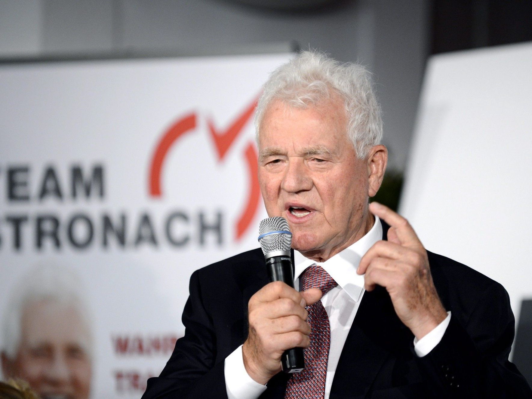 Stronach stritt 2007 bereits eine Beteiligung von Magna an den Eurofighter-Gegengeschäften ab. Stronach stritt 2007 bereits eine Beteiligung von Magna an den Eurofighter-Gegengeschäften ab.