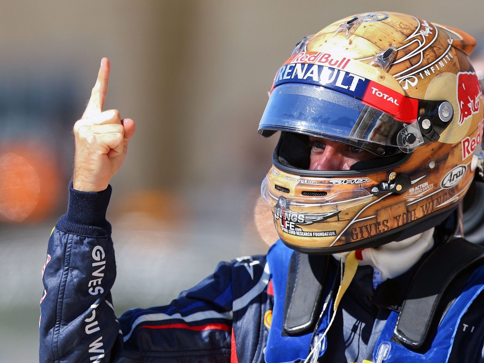 Der "Vettel-Finger": "Super-Seb" kann in Austin bereits Weltmeister werden. Der "Vettel-Finger": "Super-Seb" kann in Austin bereits Weltmeister werden.