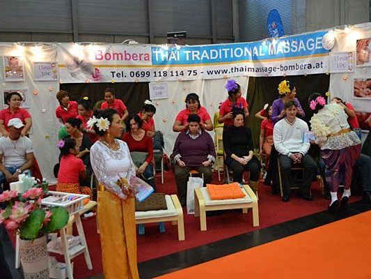 Auf der Wellnessmesse konnte man sich genüsslich massieren lassen Auf der Wellnessmesse konnte man sich genüsslich massieren lassen