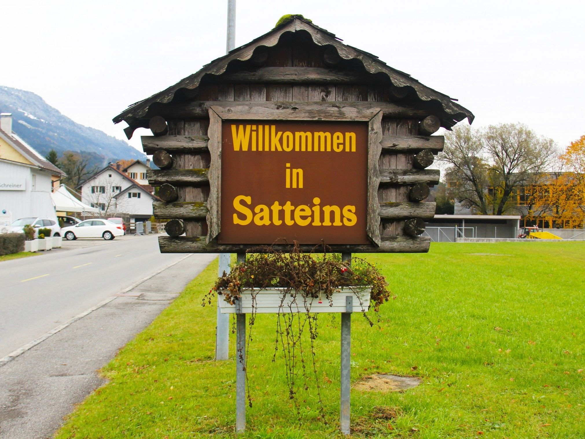Die offizielle Benennung der Straßen von Satteins erfolgte erst im Jahre 1989. Die offizielle Benennung der Straßen von Satteins erfolgte erst im Jahre 1989.