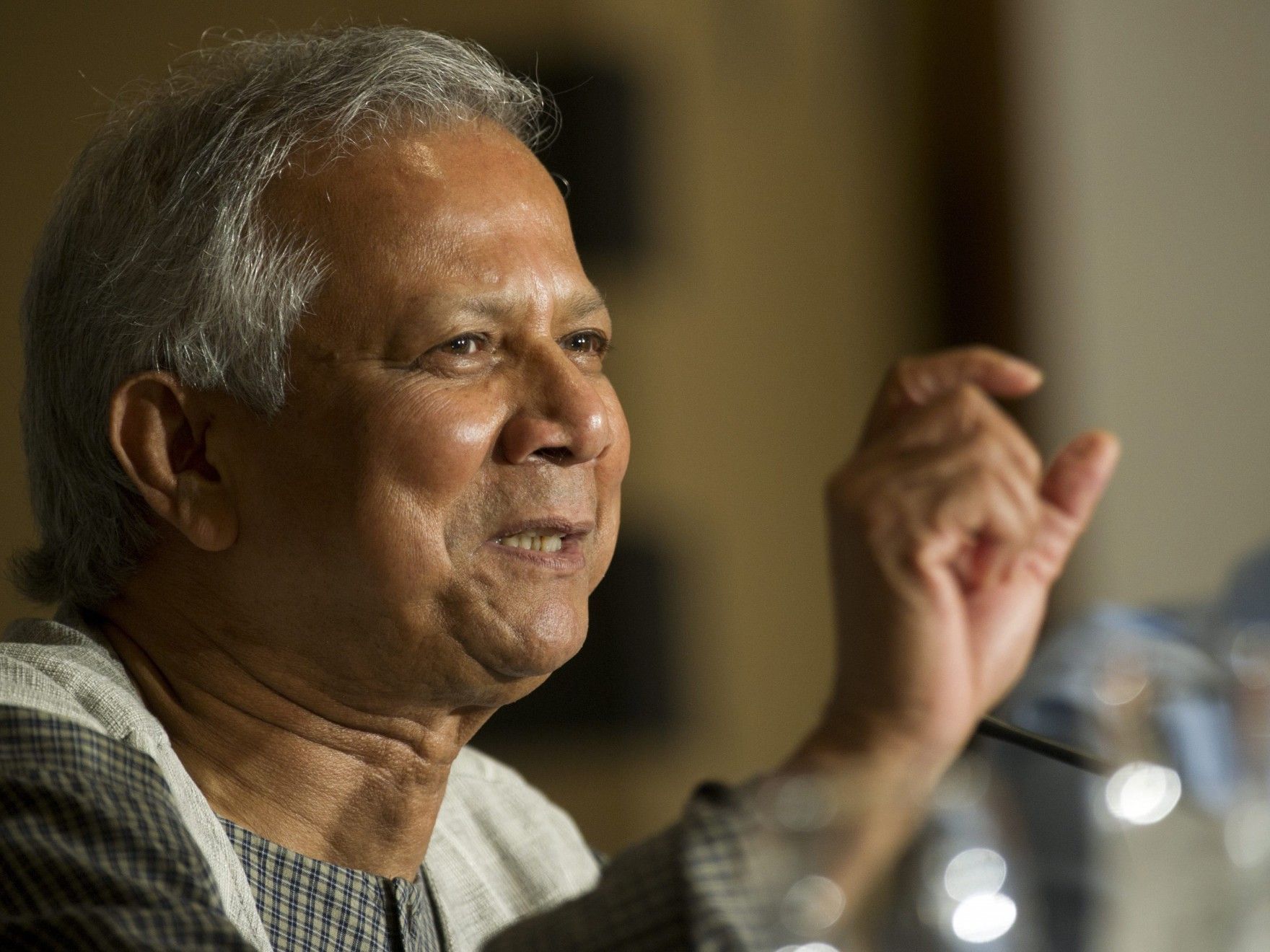 "US-Präsident entscheidet Schicksal der restlichen Welt", meint der Friedensnobelpreisträger Muhammad Yunus. "US-Präsident entscheidet Schicksal der restlichen Welt", meint der Friedensnobelpreisträger Muhammad Yunus.