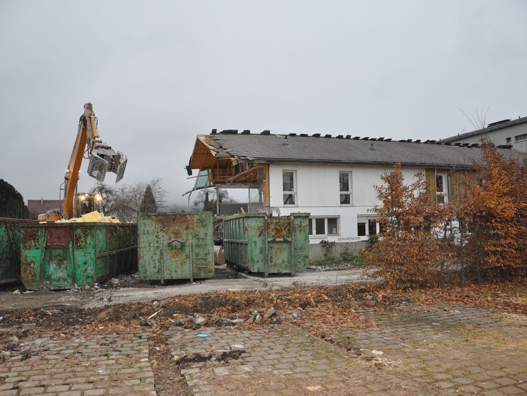 Das ehemalige Seniorenheim Lauterach wird derzeit abgebrochen. Das ehemalige Seniorenheim Lauterach wird derzeit abgebrochen.
