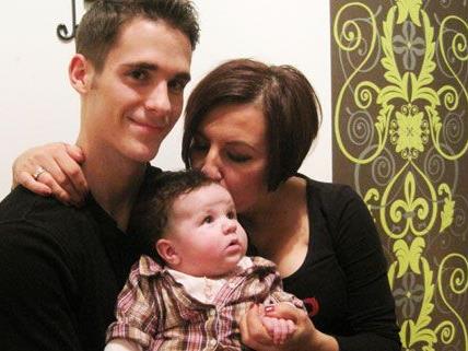Ervin Szabo und Renata Jura, gemeinsam mit ihrer Tochter. Ervin Szabo und Renata Jura, gemeinsam mit ihrer Tochter.