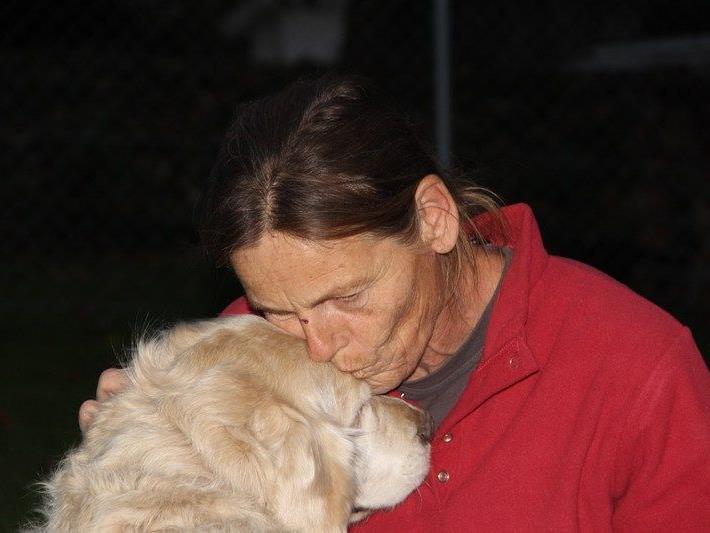 Liebevoll kümmert sich Waltraud Krenn um verwahrloste Hunde