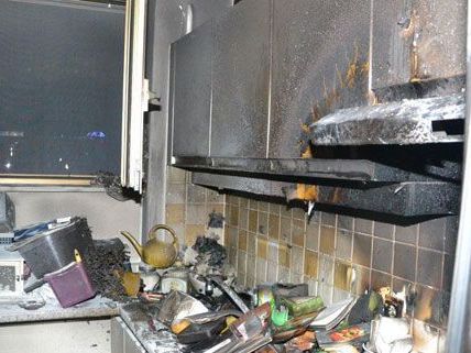 66 Feuerwehrleute waren bei dem Wohnungsbrand in Hochegg im Einsatz. 66 Feuerwehrleute waren bei dem Wohnungsbrand in Hochegg im Einsatz.