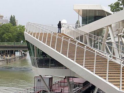 Kletter-Unfall am Wiener Donaukanal: Der Deutsche kam mit Prellungen davon. Kletter-Unfall am Wiener Donaukanal: Der Deutsche kam mit Prellungen davon.