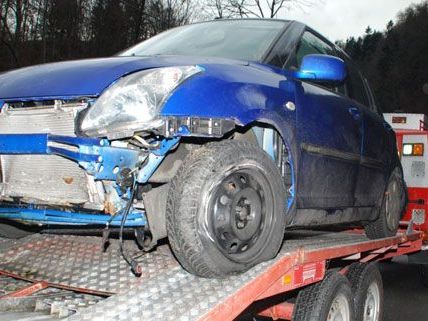 Am Mittwoch ist es erneut zu einem schweren Unfall auf der B26 gekommen. Am Mittwoch ist es erneut zu einem schweren Unfall auf der B26 gekommen.