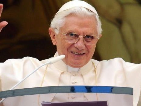 Papst Benedikt XVI würde die Geburt Jesu ein paar Jahre früher einordnen. Papst Benedikt XVI würde die Geburt Jesu ein paar Jahre früher einordnen.