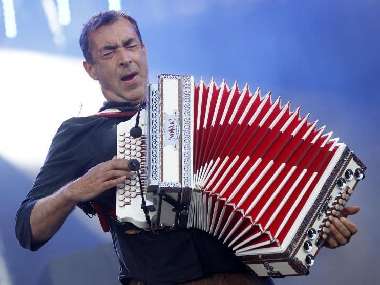 Im Sommer rockte er noch auf den Open Airs, nun feiert er seinen 60. Geburtstag. Im Sommer rockte er noch auf den Open Airs, nun feiert er seinen 60. Geburtstag.
