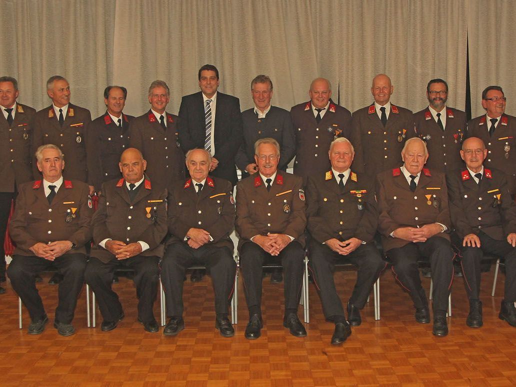 Die Jubilare mit Landesrat Erich Schwärzler und Bürgermeister Harald Köhlmeier. Die Jubilare mit Landesrat Erich Schwärzler und Bürgermeister Harald Köhlmeier.