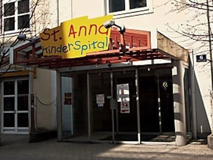 Das Kleinkind wurde nach dem erlittenen Schädelbruch im St. Anna Kinderspital behandelt Das Kleinkind wurde nach dem erlittenen Schädelbruch im St. Anna Kinderspital behandelt