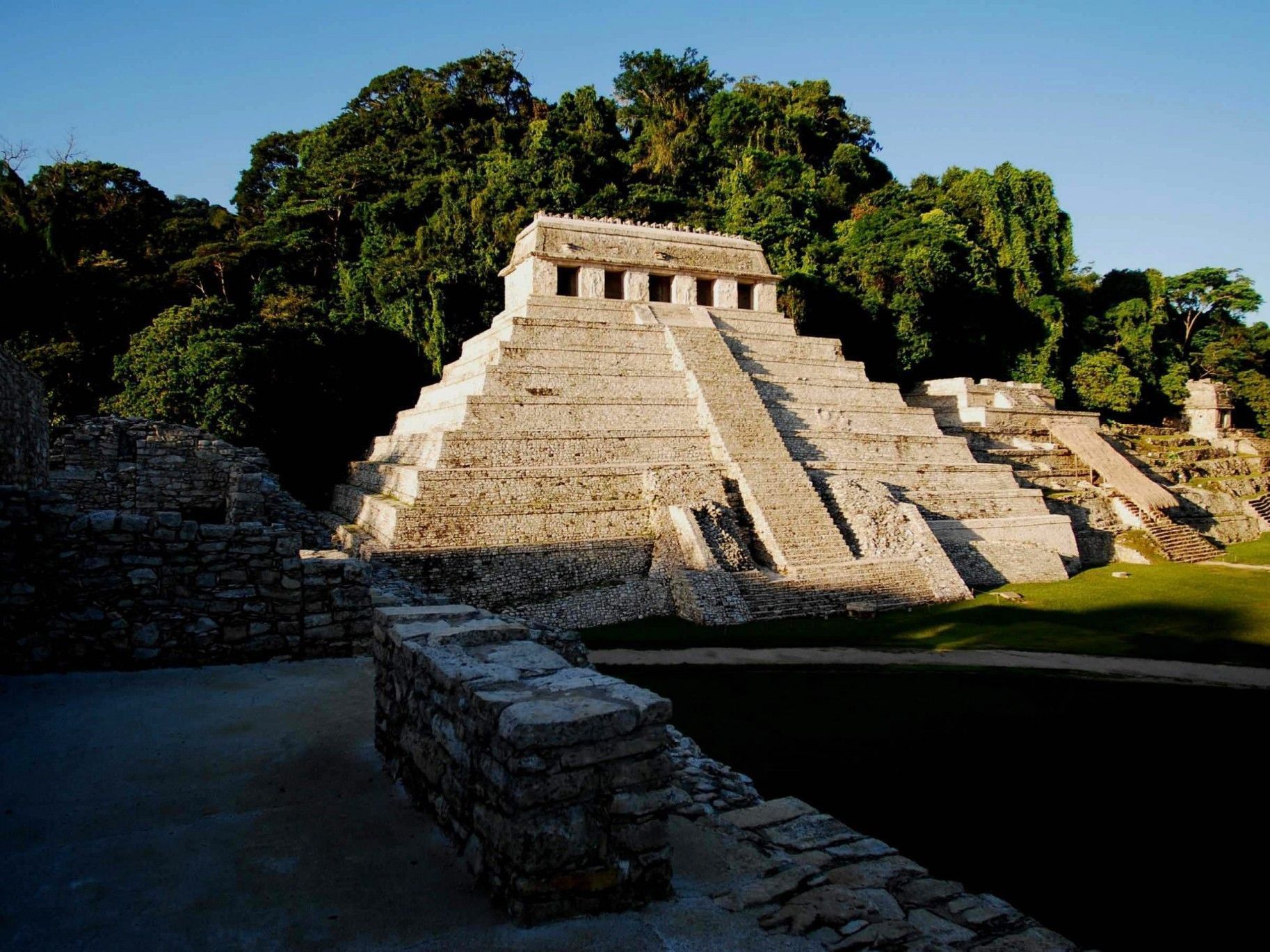 ie bereits geschwächte Gesellschaft wurde schließlich um 1020 und 1100 von besonders starken Dürren heimgesucht. ie bereits geschwächte Gesellschaft wurde schließlich um 1020 und 1100 von besonders starken Dürren heimgesucht.