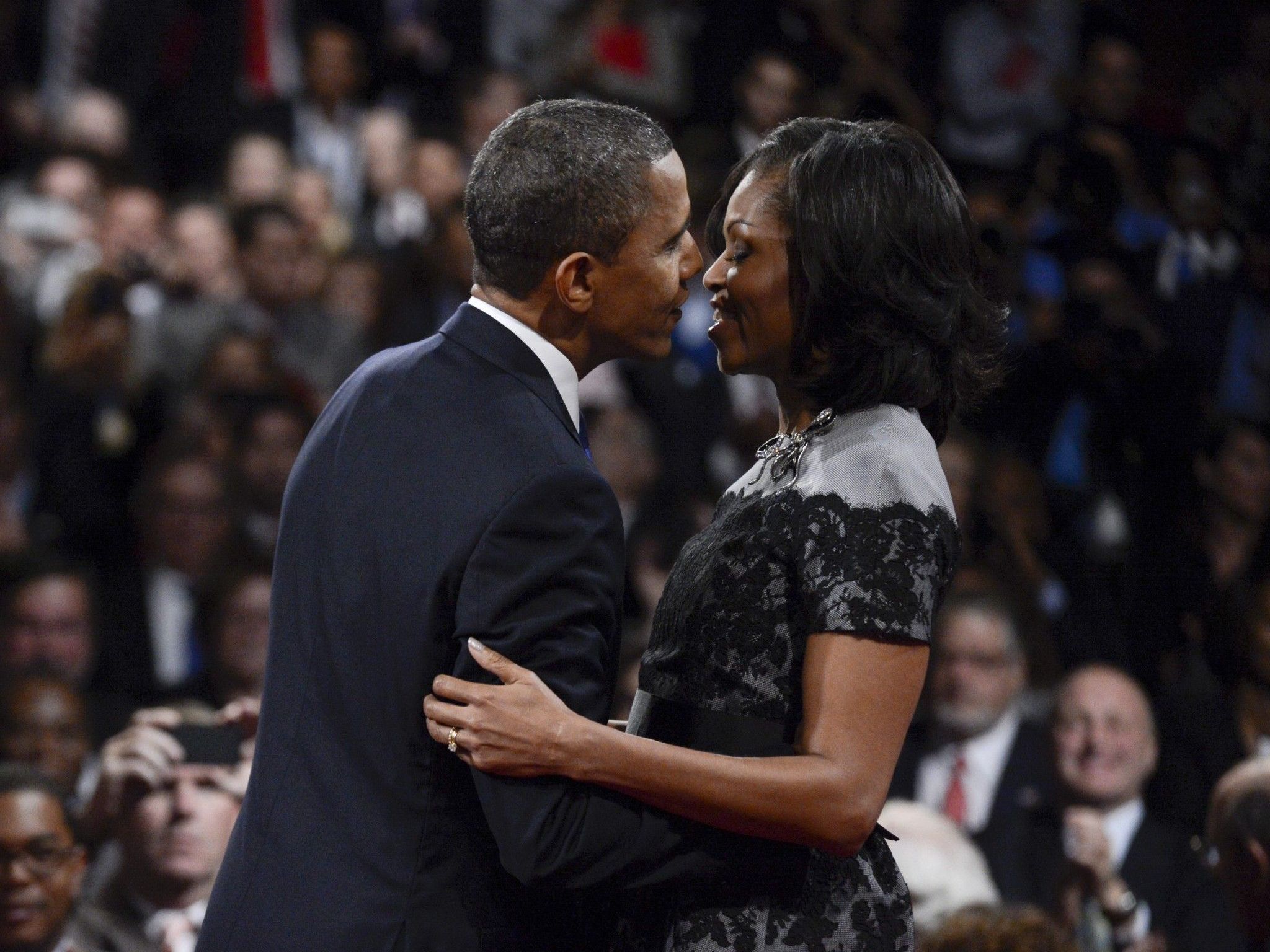 Die gegenwärtige First Lady, Michelle Obama, reist als Wählkämpferin ihres Mannes durchs Land. Die gegenwärtige First Lady, Michelle Obama, reist als Wählkämpferin ihres Mannes durchs Land.
