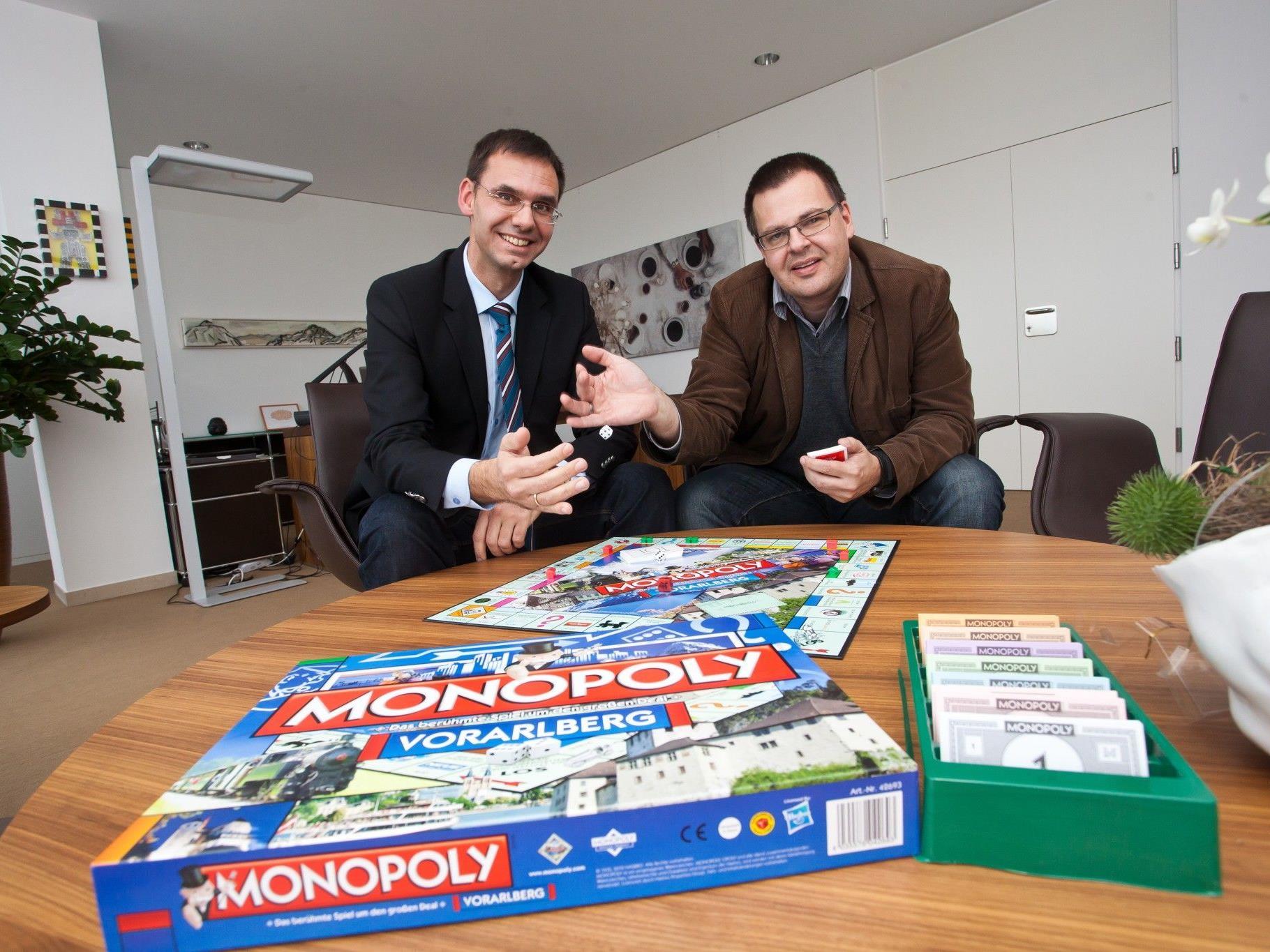 Monopoly mit Vorarlberger Straßennamen: LH Wallner zeigt sich begeistert.