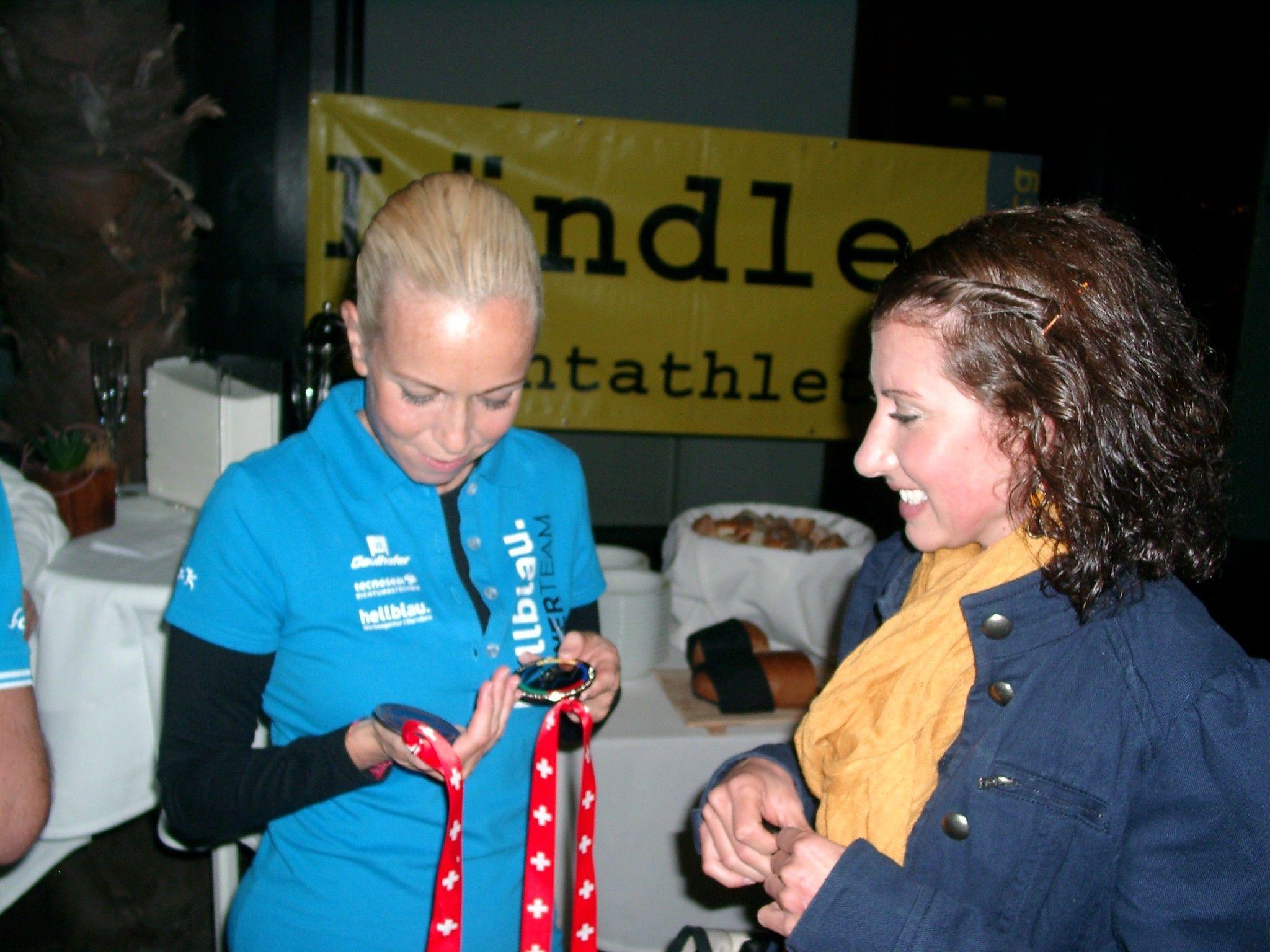 Sabine Reiner (r.) zur Leichtathletin des Jahres 2012 nominiert, auch Rosalie Tschann steht zur Wahl.