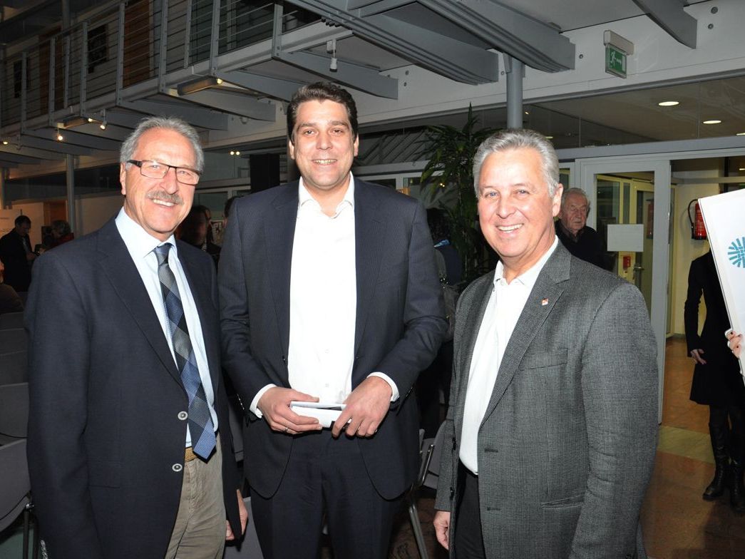 Geballte soziale (Alt)Bürgermeisterkompetenz: Erwin Mohr, Harald Köhlmeier und Hugo Rogginer. Geballte soziale (Alt)Bürgermeisterkompetenz: Erwin Mohr, Harald Köhlmeier und Hugo Rogginer.