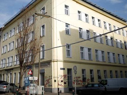 In diesem Haus in Wien-Ottakring wurde am Freitag eine gefesselte Leiche gefunden. In diesem Haus in Wien-Ottakring wurde am Freitag eine gefesselte Leiche gefunden.
