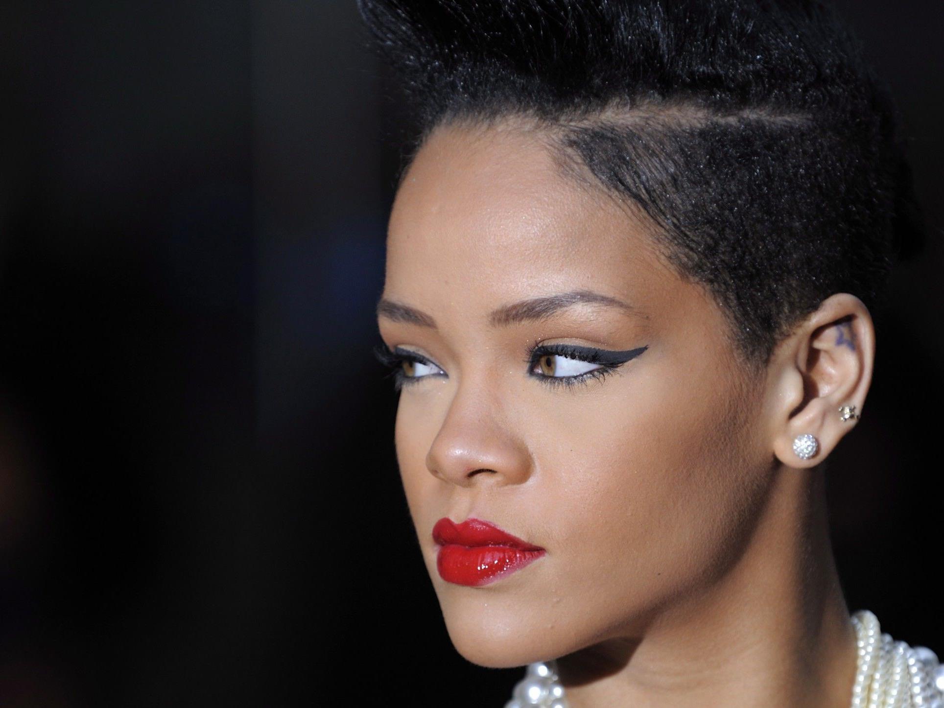 Rihanna soll sich bereits wieder von Chris Brown getrennt haben Rihanna soll sich bereits wieder von Chris Brown getrennt haben