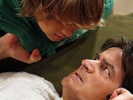 Sehen wir Charlie Sheen und Angus T. Jones bald wieder vereint vor der Kamera? Sehen wir Charlie Sheen und Angus T. Jones bald wieder vereint vor der Kamera?