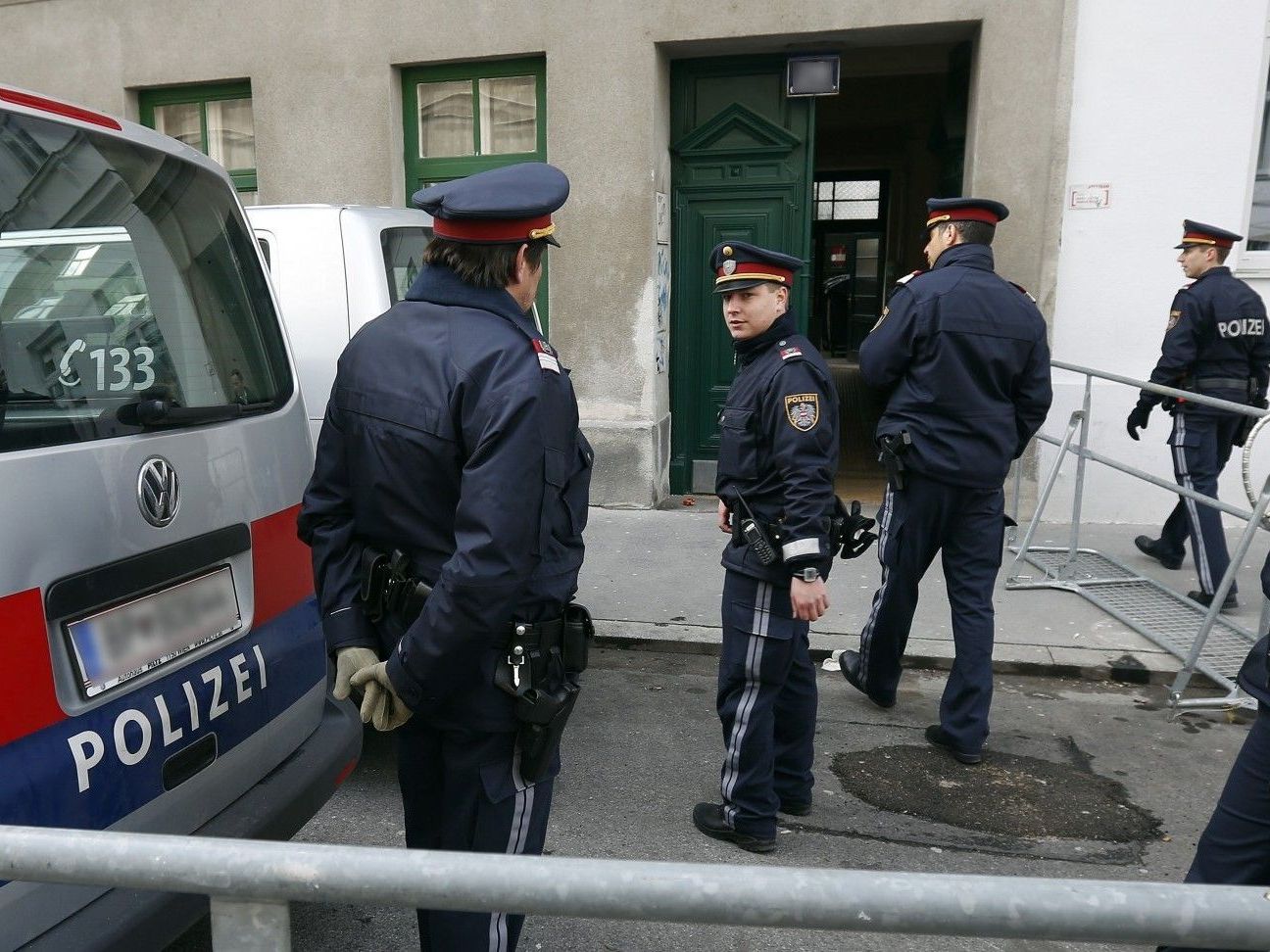 Im März wurde eine tobende Frau in Wien-Fünfhaus von Polizisten niedergeschossen. Im März wurde eine tobende Frau in Wien-Fünfhaus von Polizisten niedergeschossen.