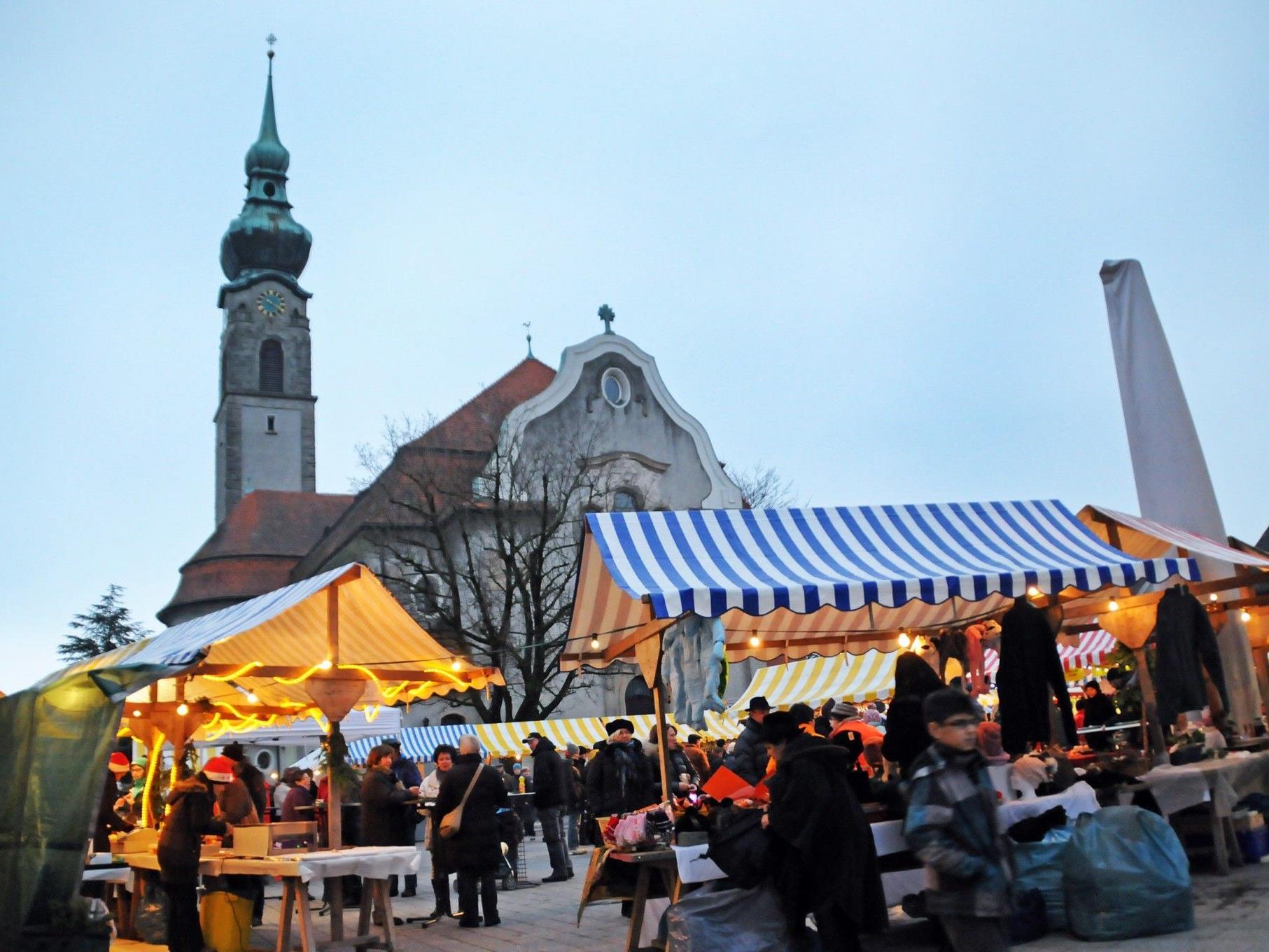 Adventmarkt auf dem Höchster Kirchplatz