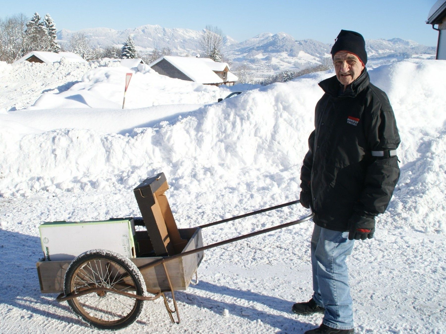 Schwarzenberger auf dem Weg zur Müllsammelstelle Schwarzenberger auf dem Weg zur Müllsammelstelle